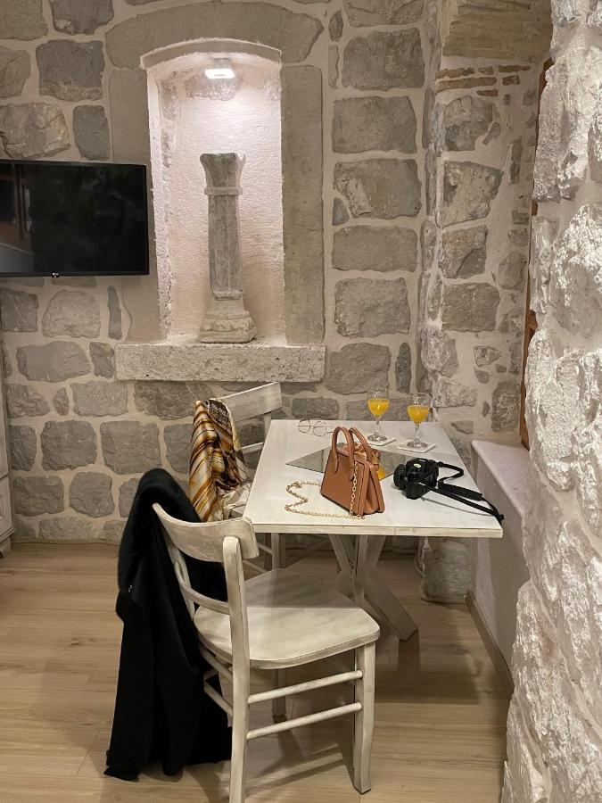 Throne Iii. Appartement *